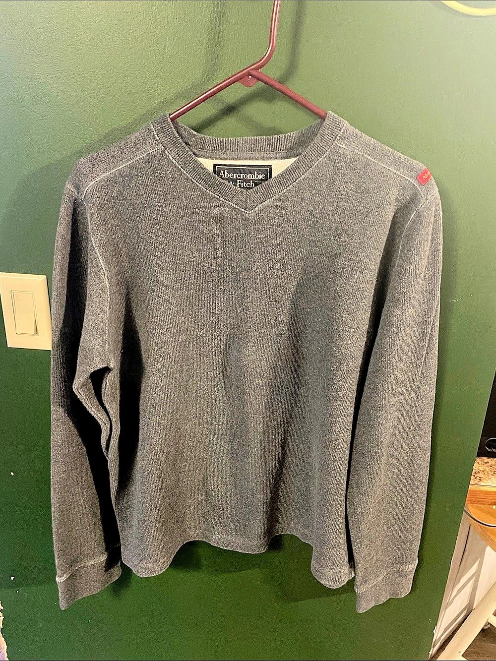 Vintage Abercrombia & Fitch Y2K Men’s Gray Pullover V-Neck Sweatshirt Size Large